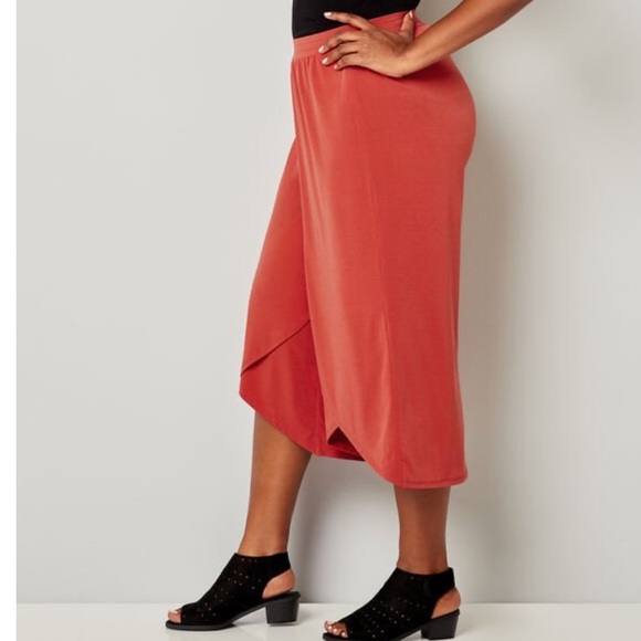 Tulip hem crop pants - Picture 3 of 3